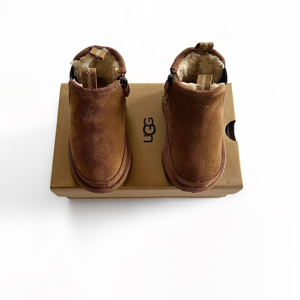 Ugg Toddler Neumel Chelsea Boot Size 6
